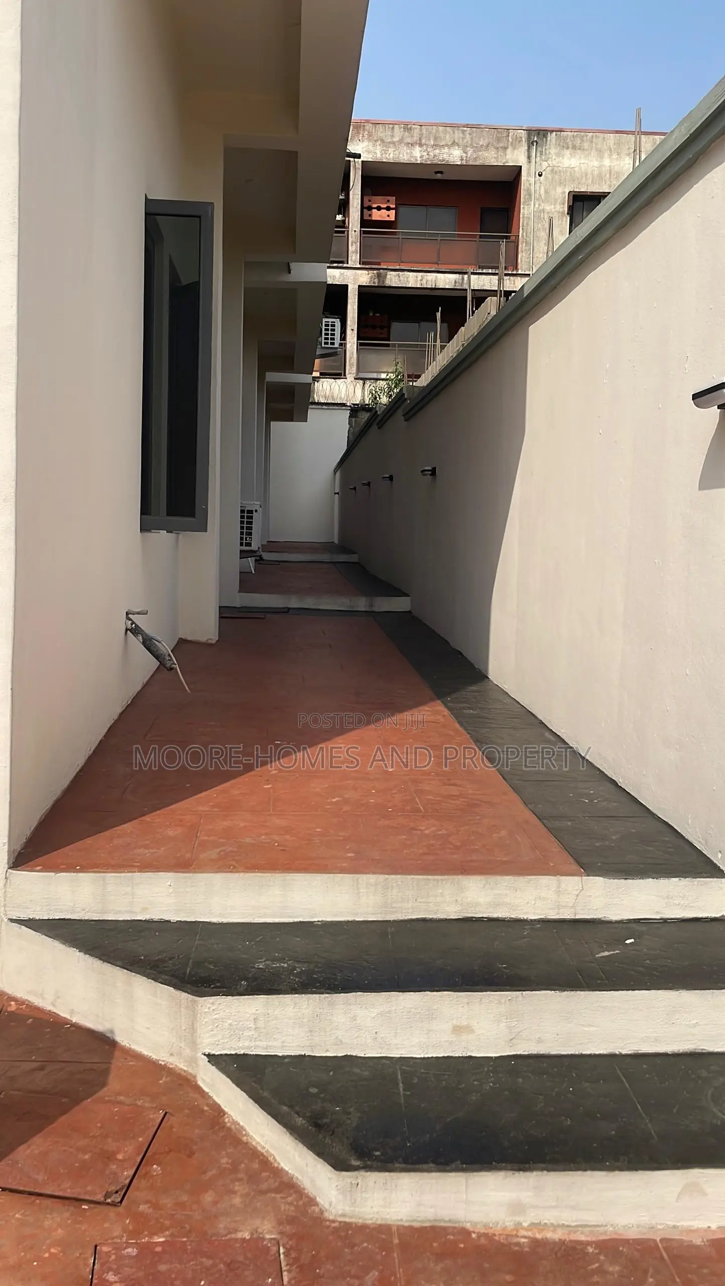 2bdrm Townhouse / Terrace in Omole Phase 2 for rent