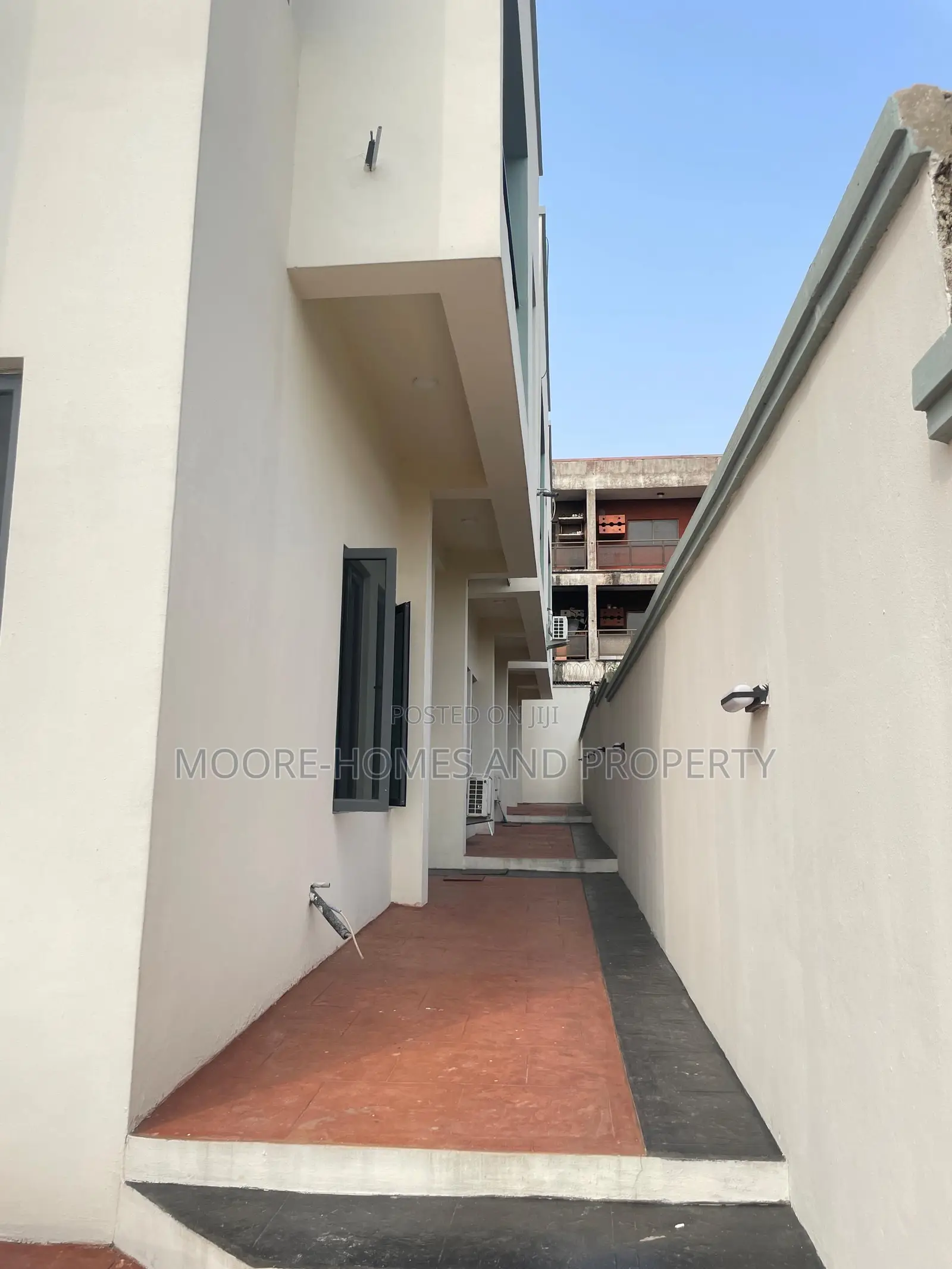 2bdrm Townhouse / Terrace in Omole Phase 2 for rent