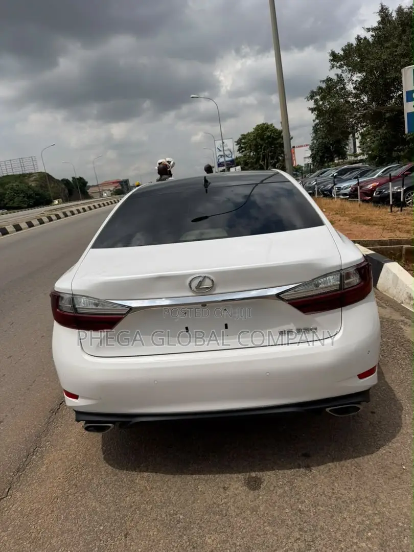 Lexus ES 350 FWD 2016 White
