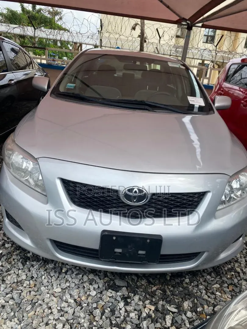 Toyota Corolla LE 4dr Sedan (1.8L 4cyl 4A) 2010 Silver