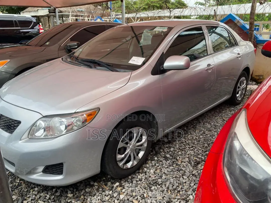 Toyota Corolla LE 4dr Sedan (1.8L 4cyl 4A) 2010 Silver