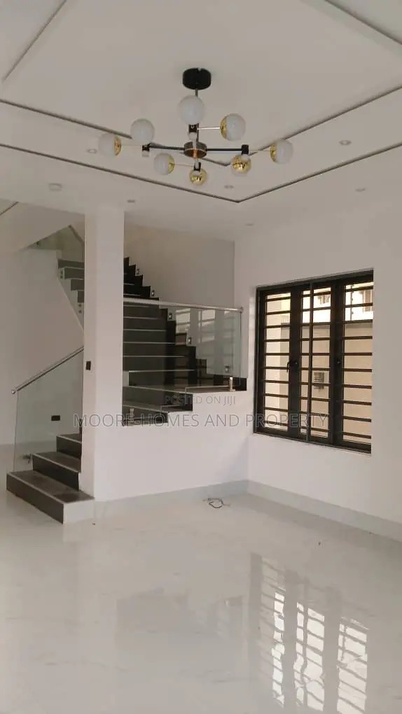 4bdrm Duplex in Magodo Phase 2 for sale