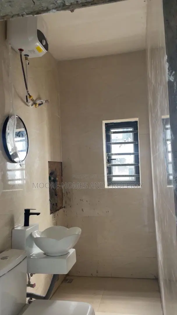 2bdrm Block of Flats in Magodo Phase 2 for sale