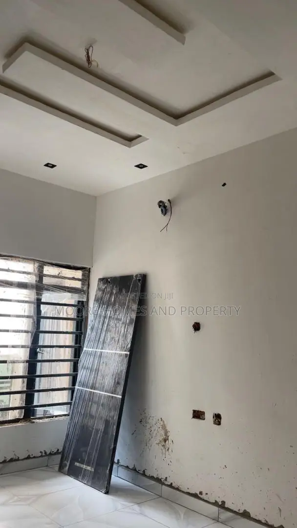 2bdrm Block of Flats in Magodo Phase 2 for sale