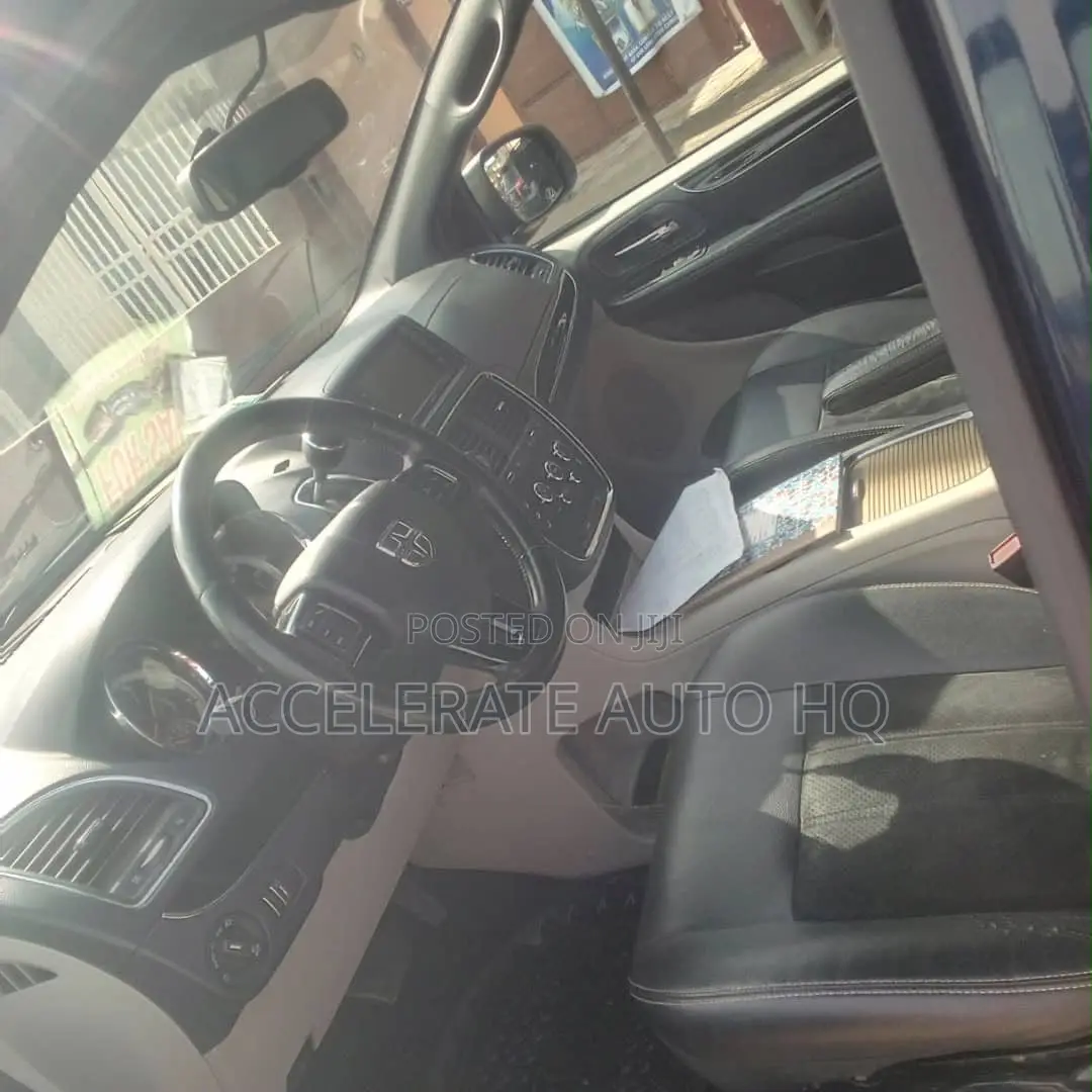Dodge Grand Caravan 2017 Blue