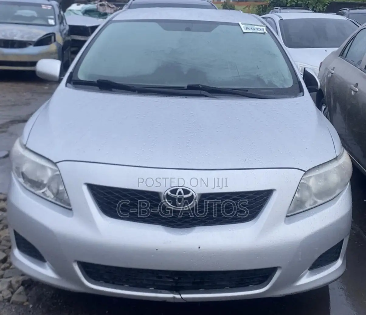 Toyota Corolla LE 4dr Sedan (1.8L 4cyl 4A) 2010 Silver