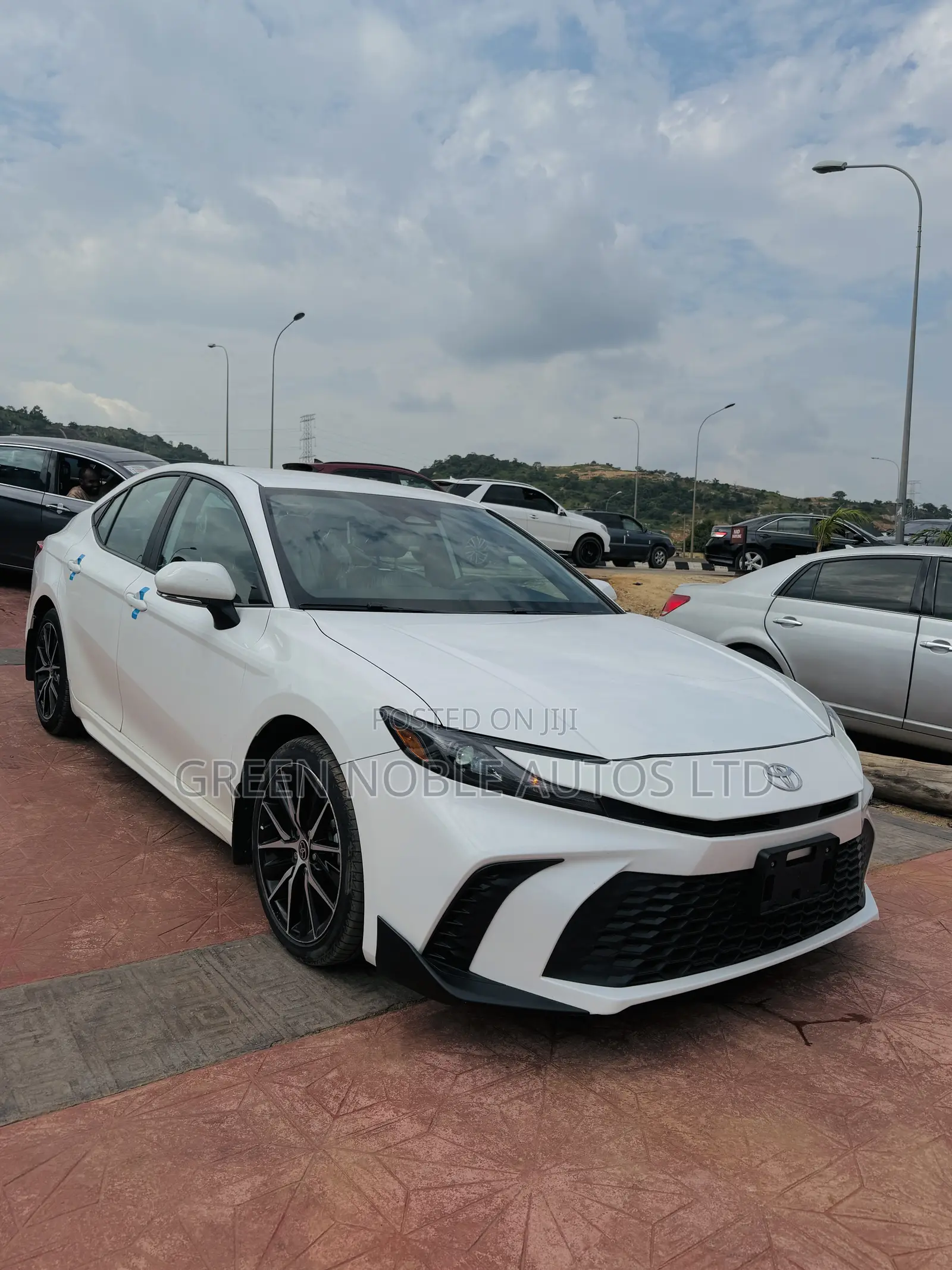New Toyota Camry SE AWD 2026 White