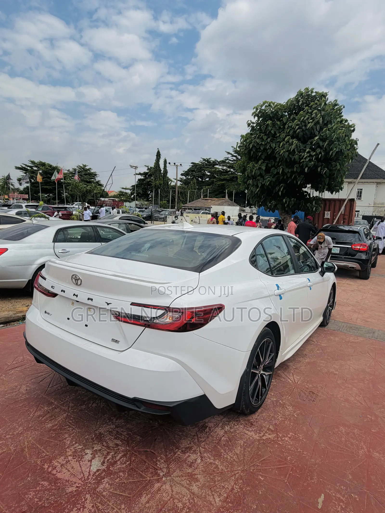 New Toyota Camry SE AWD 2026 White