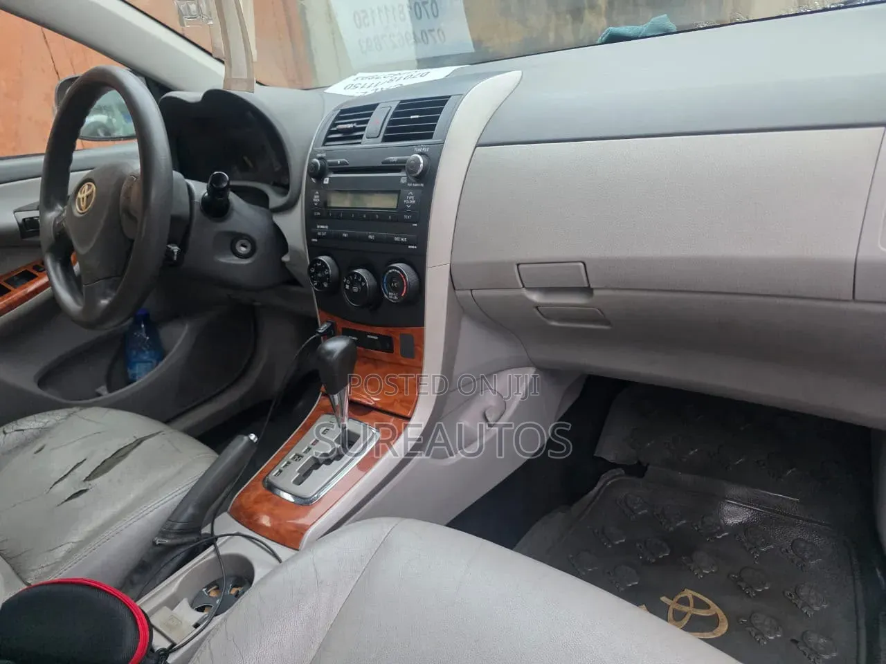 Toyota Corolla LE 4dr Sedan (1.8L 4cyl 4A) 2010 Silver
