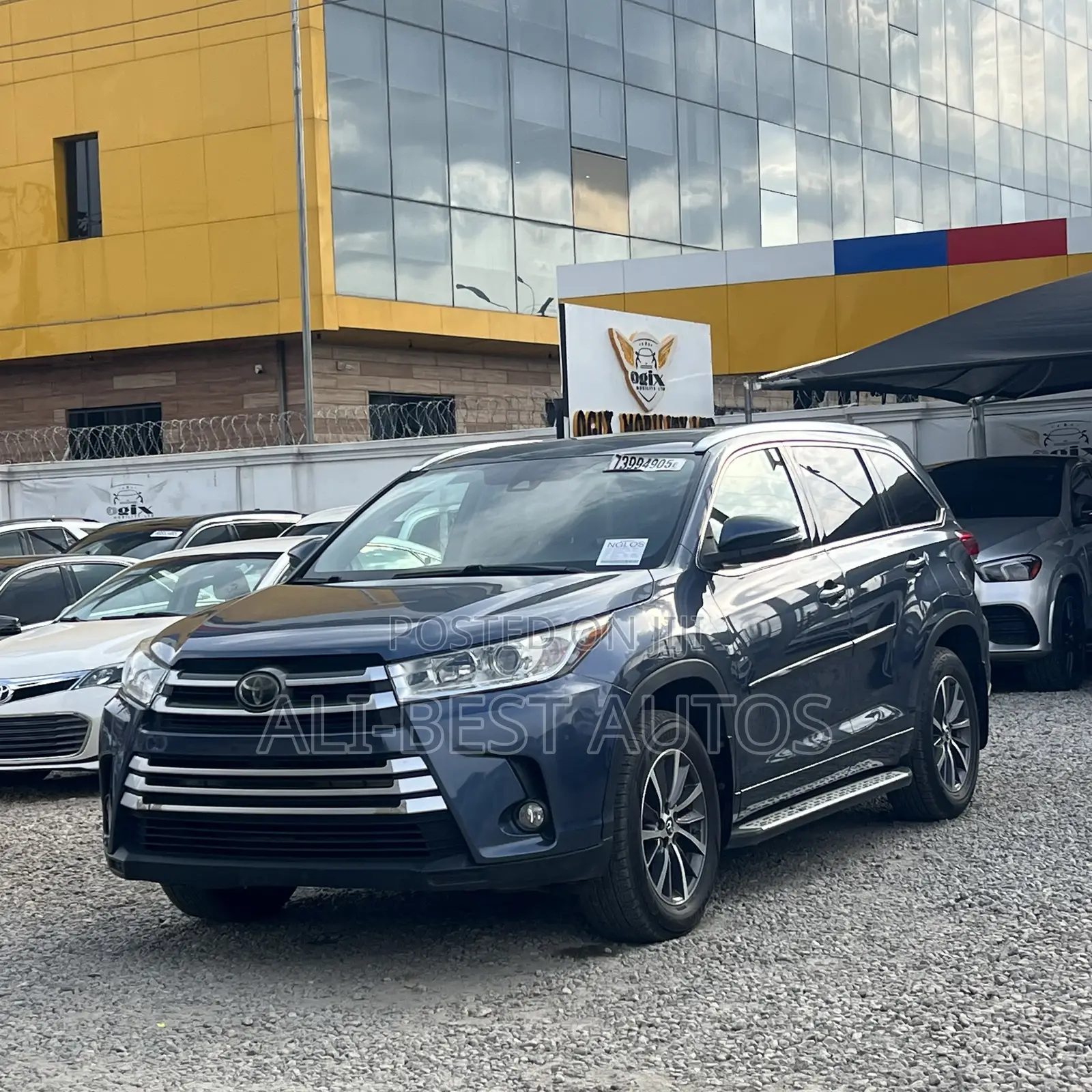 Toyota Highlander XLE 4x4 V6 (3.5L 6cyl 8A) 2018 Blue
