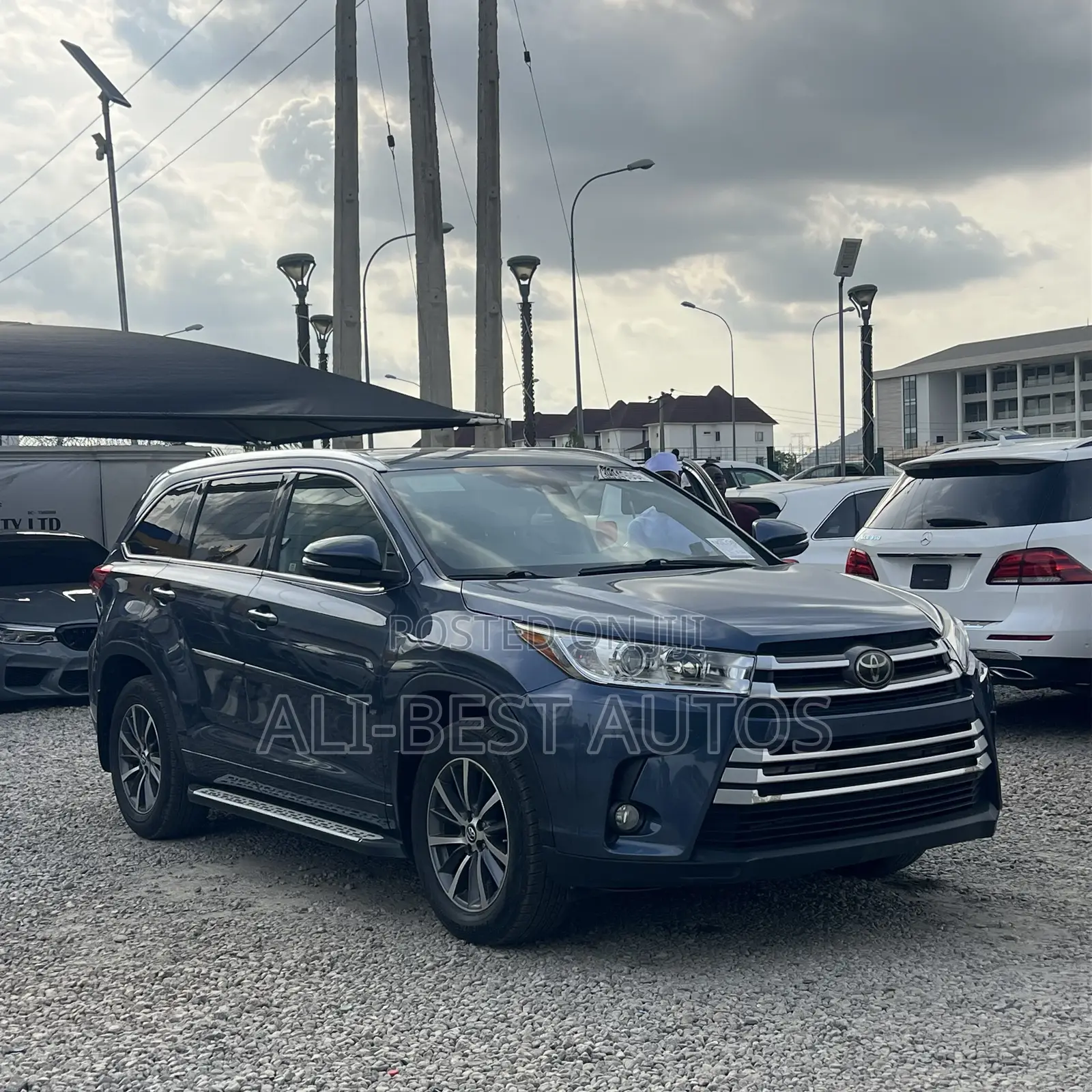 Toyota Highlander XLE 4x4 V6 (3.5L 6cyl 8A) 2018 Blue