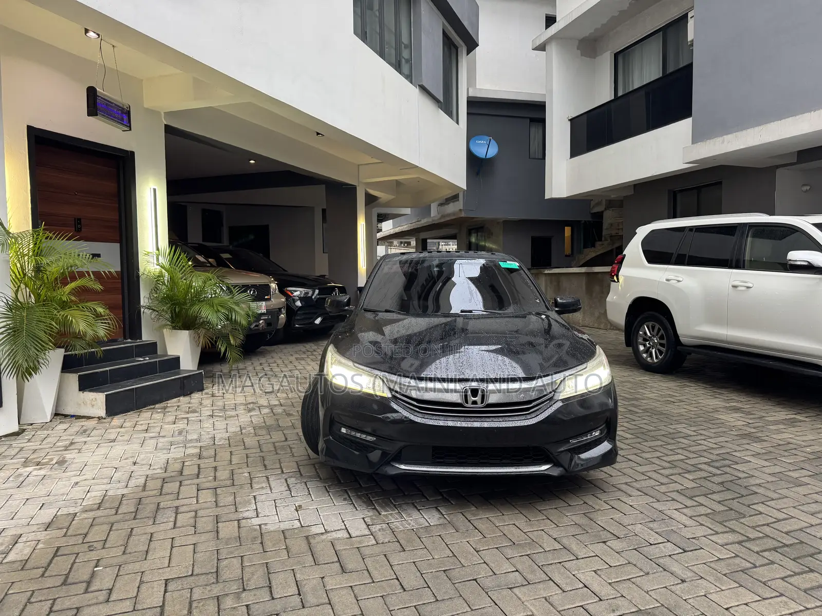 Honda Accord Touring V6 4dr Sedan FWD (3.5L 6cyl 6A) 2017 Black