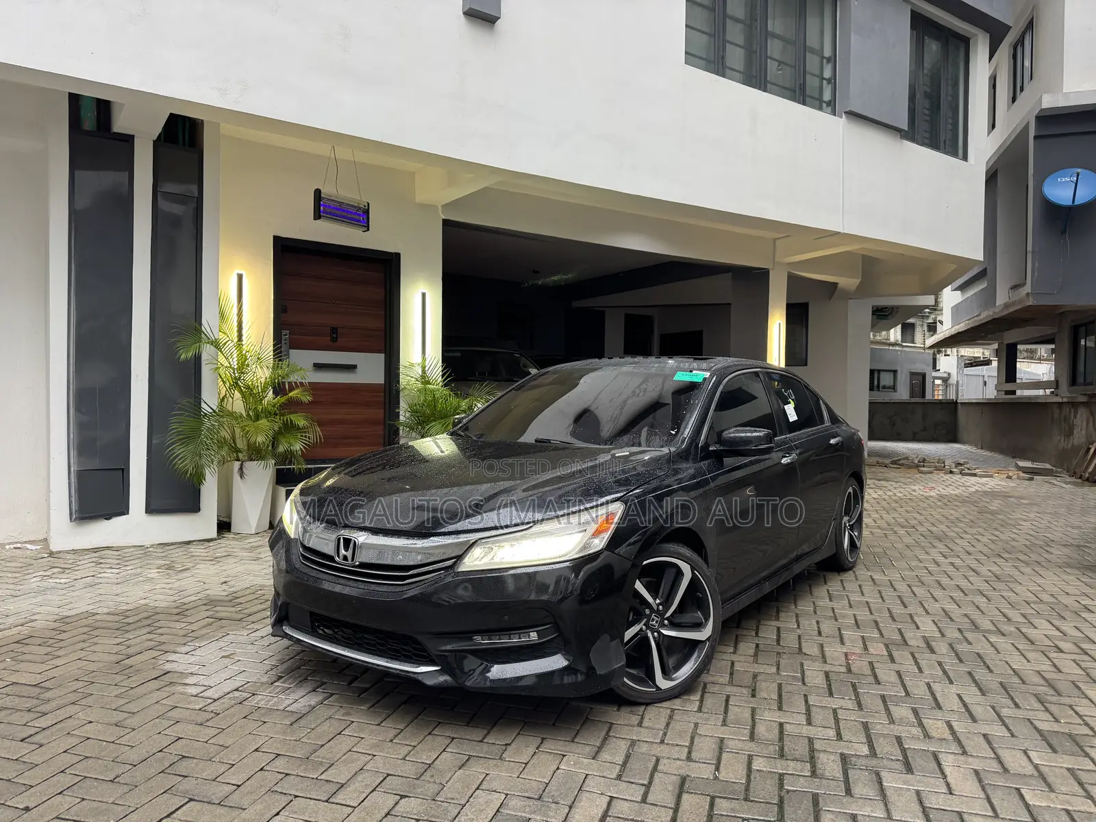 Honda Accord Touring V6 4dr Sedan FWD (3.5L 6cyl 6A) 2017 Black