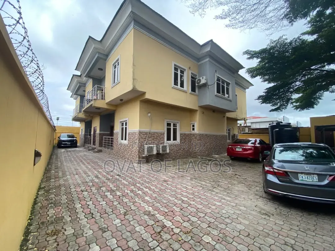 2bdrm Apartment in Lekki Phase 1 for rent