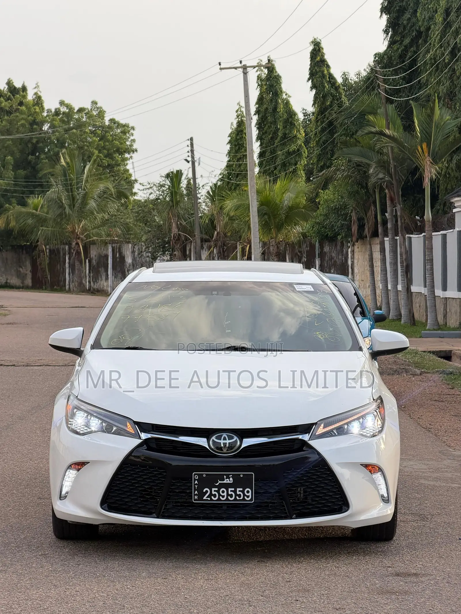 Toyota Camry XLE V6 4dr Sedan (3.6L 6cyl 6A) 2016 White