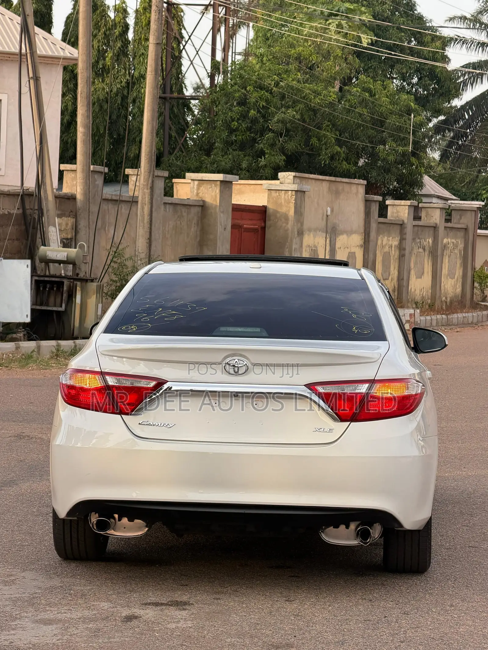 Toyota Camry XLE V6 4dr Sedan (3.6L 6cyl 6A) 2016 White