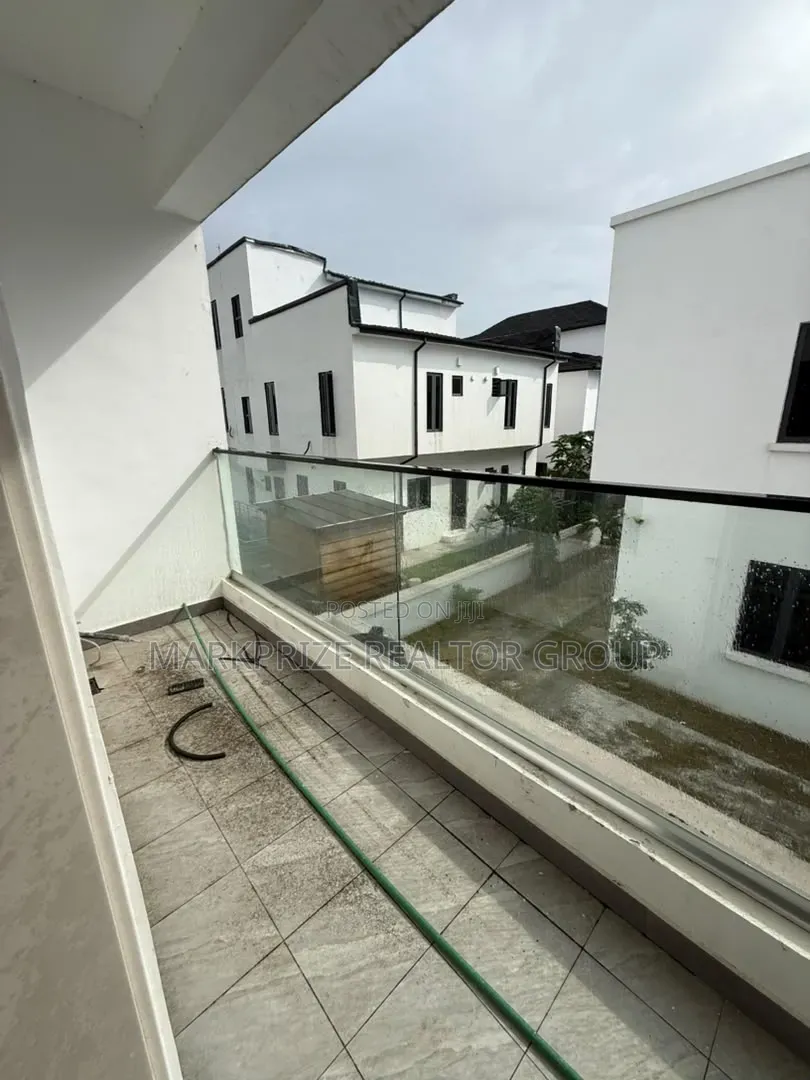 5bdrm Duplex in Osapa London Lekki for sale