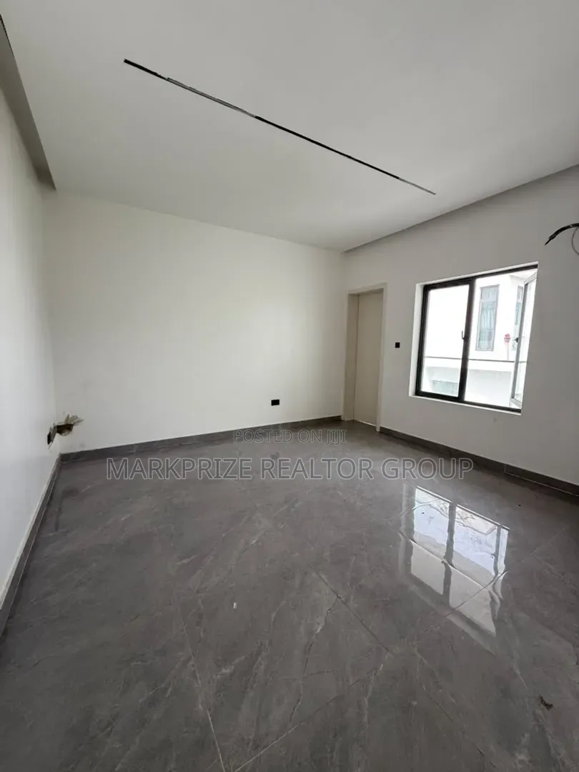 5bdrm Duplex in Osapa London Lekki for sale