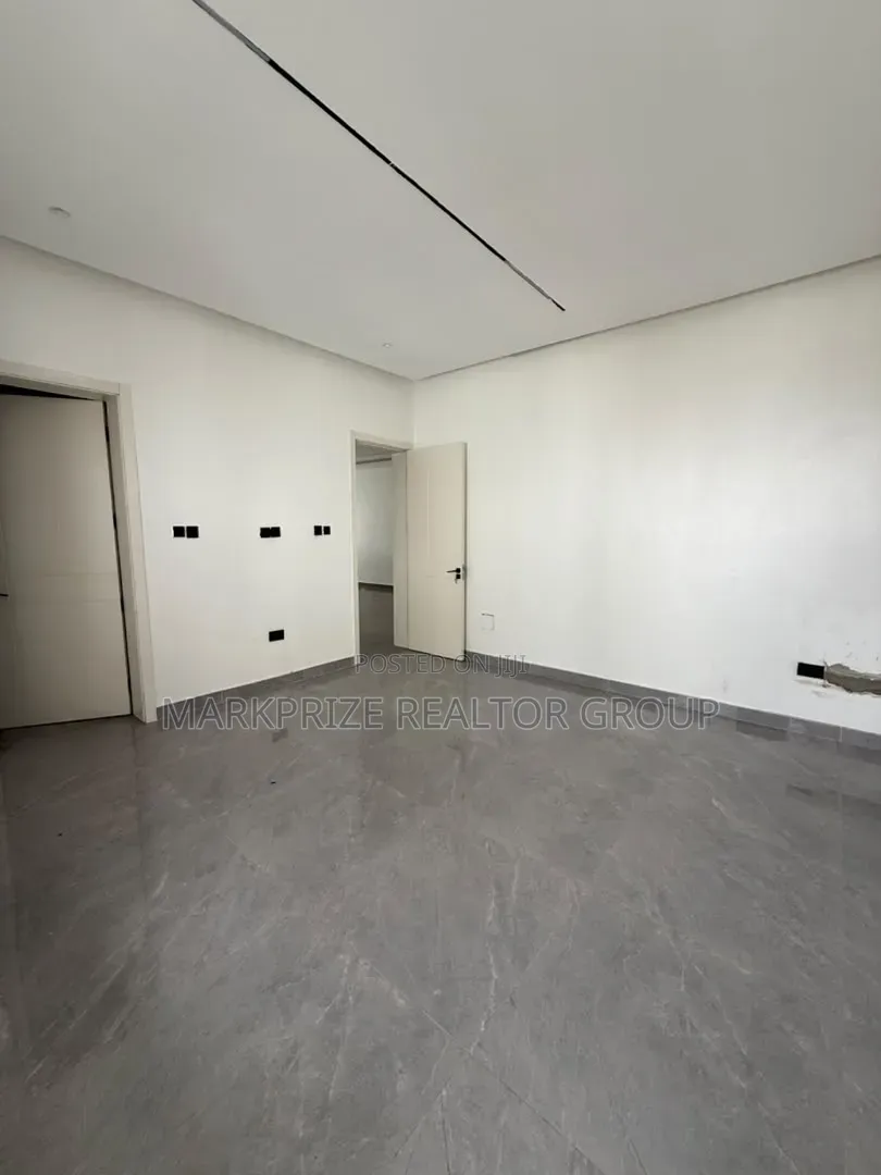 5bdrm Duplex in Osapa London Lekki for sale