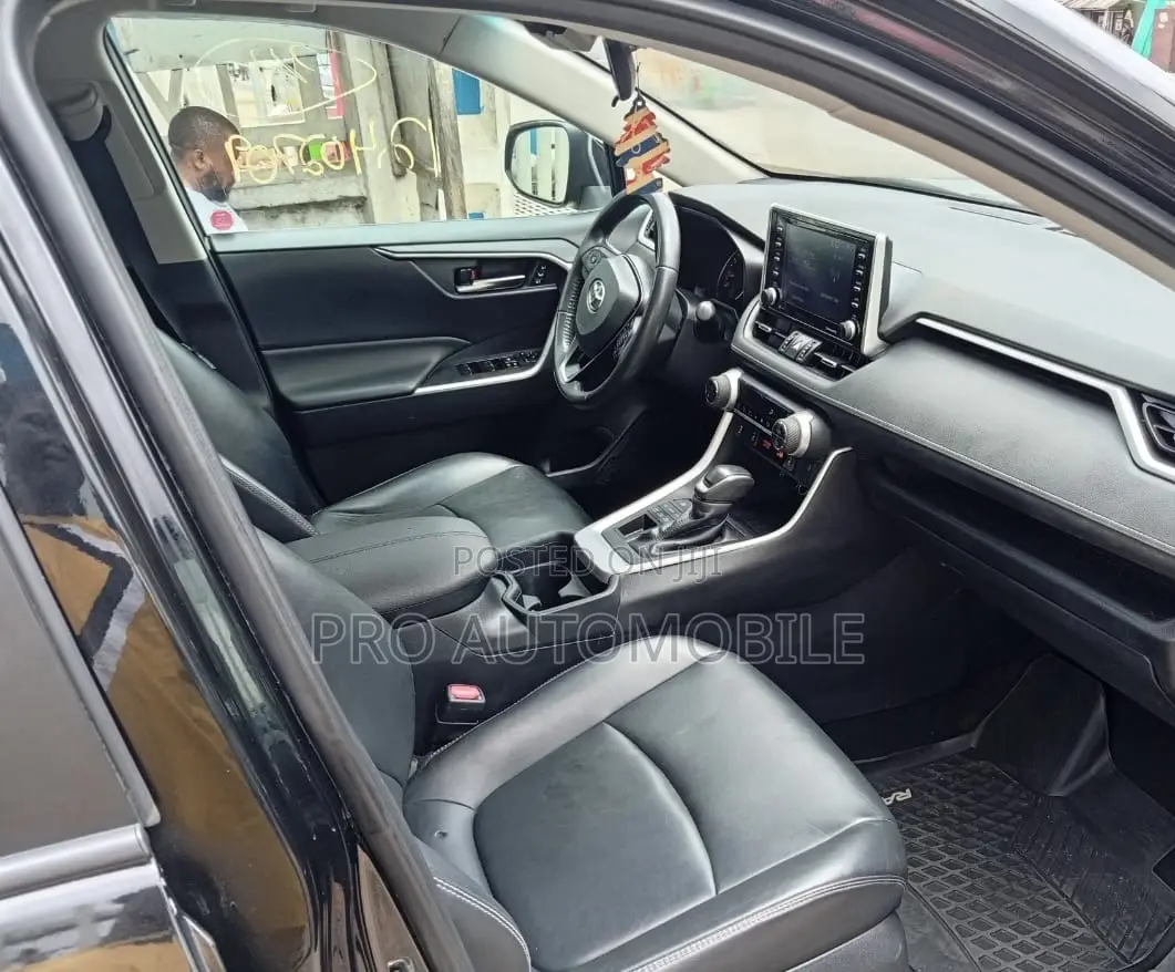 Toyota RAV4 XLE AWD 2020 Black