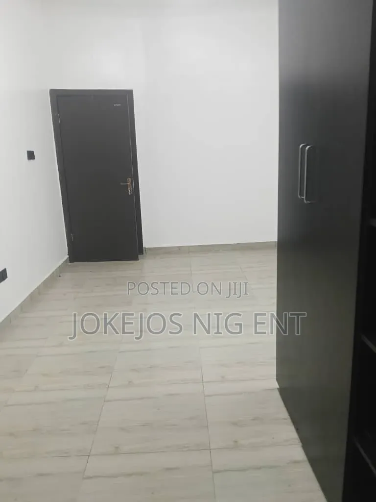 4bdrm Townhouse / Terrace in Orchid Road, Off Lekki-Epe Expressway
