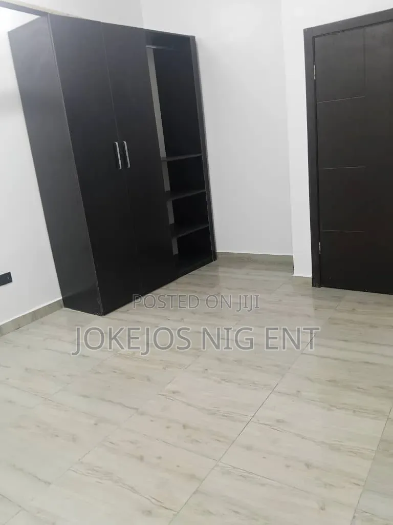 4bdrm Townhouse / Terrace in Orchid Road, Off Lekki-Epe Expressway