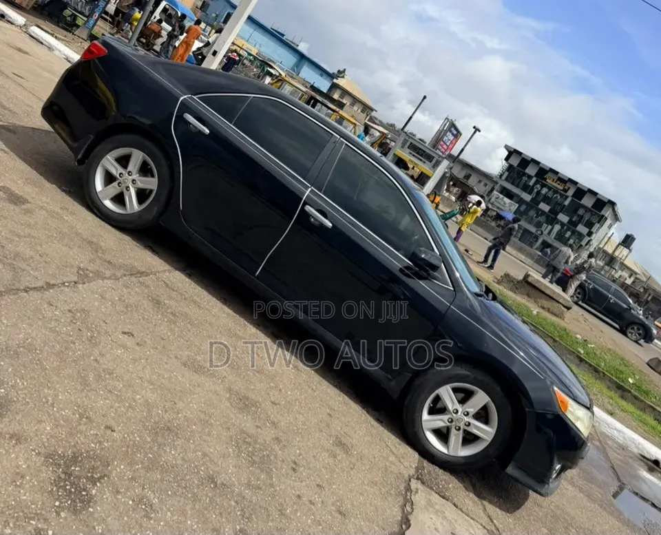 Toyota Camry SE 4dr Sedan (2.5L 4cyl 6A) 2013 Black