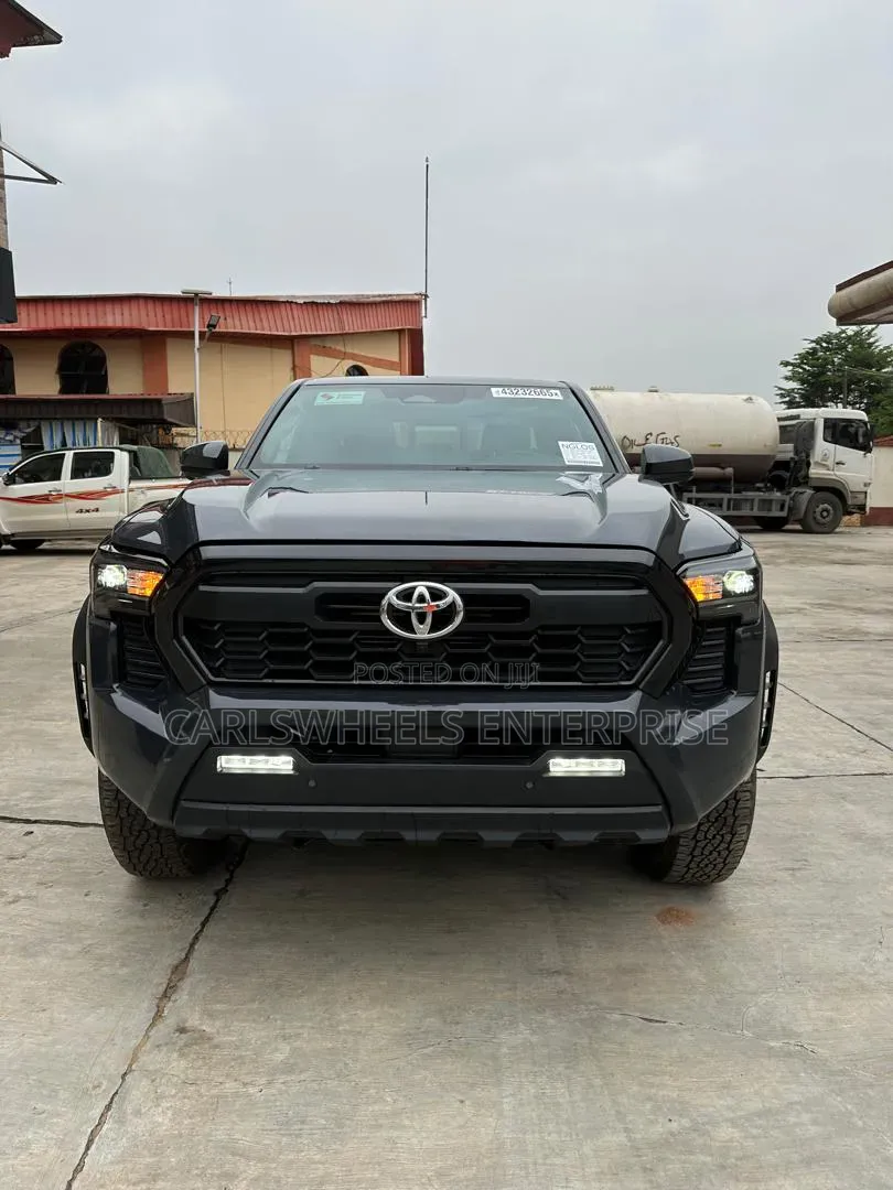 Toyota Tacoma 2024 Black