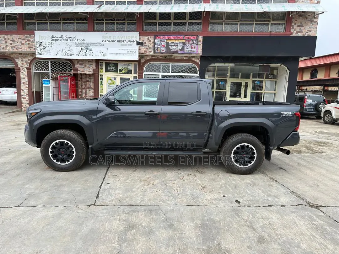 Toyota Tacoma 2024 Black