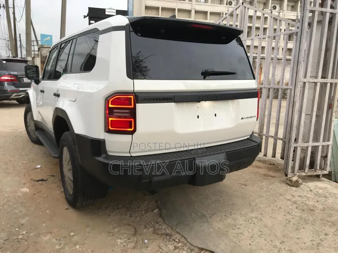 Toyota Land Cruiser Prado 2024 White