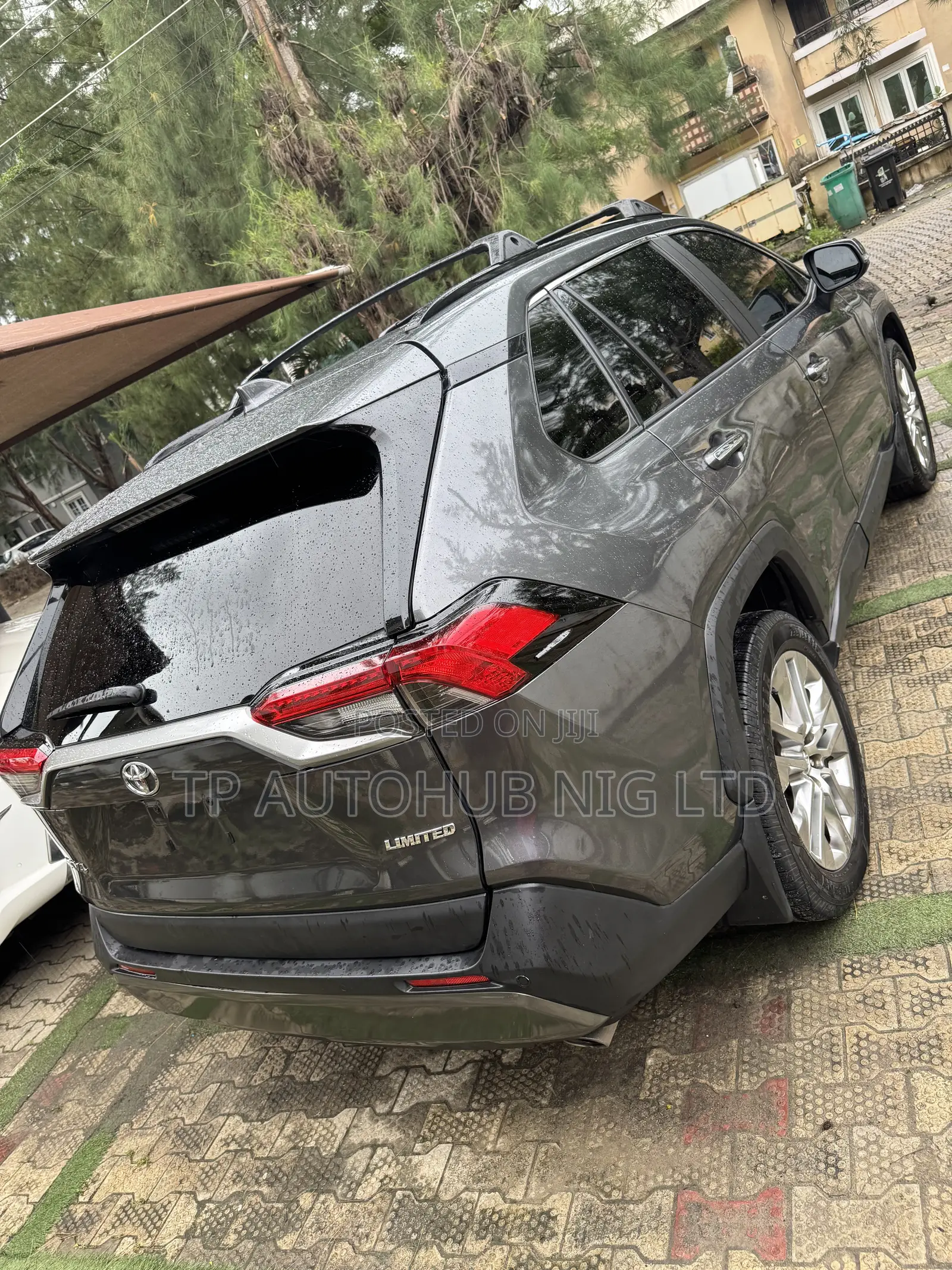 Toyota RAV4 Limited AWD 2020 Gray