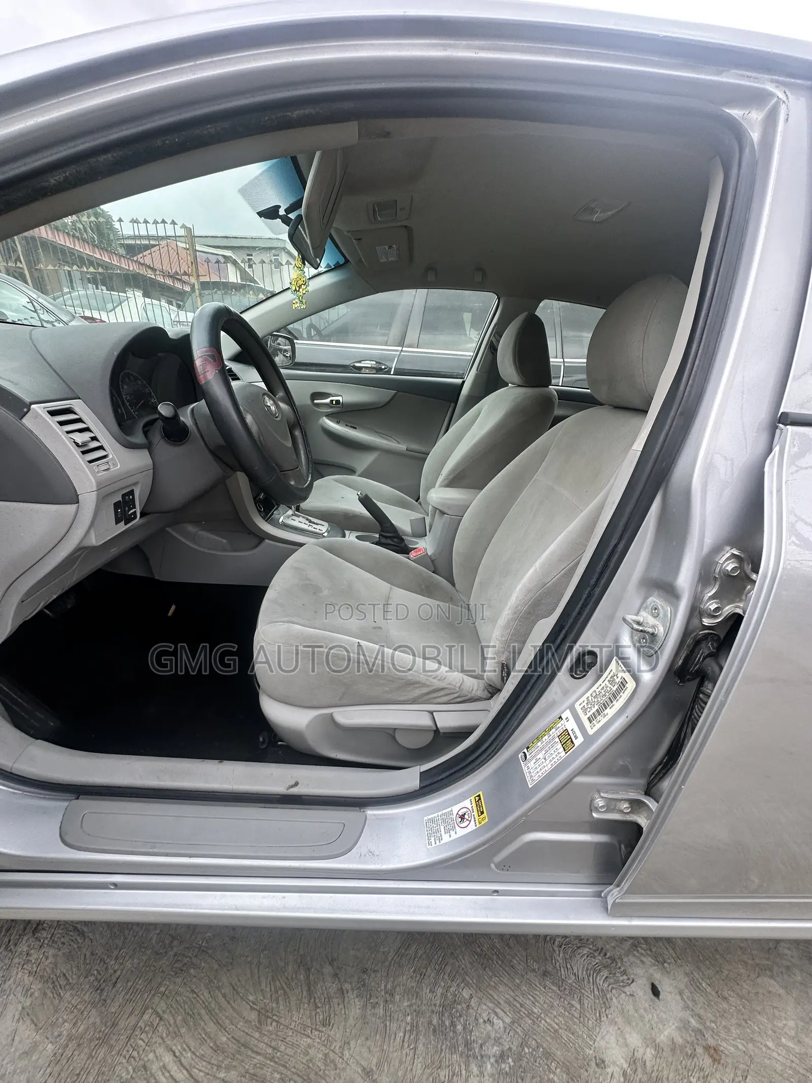 Toyota Corolla LE 4dr Sedan (1.8L 4cyl 4A) 2010 Silver