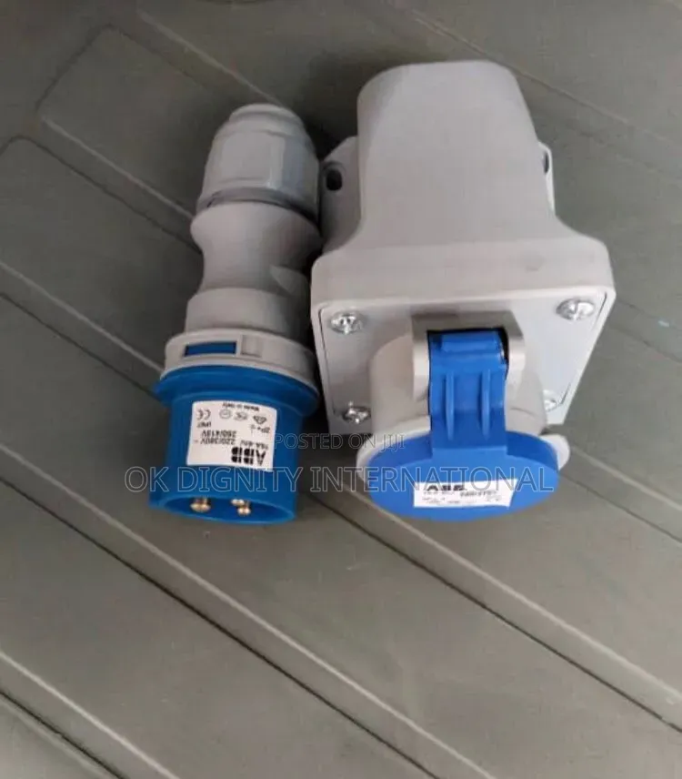 32a Industrial Wall Socket Outlet – Ip44 Waterproof 2p+E