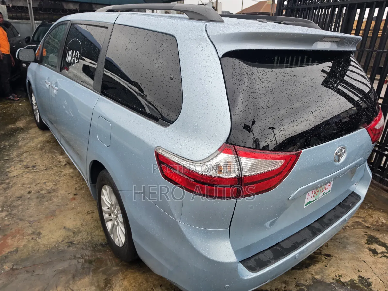 Toyota Sienna 2017 Blue