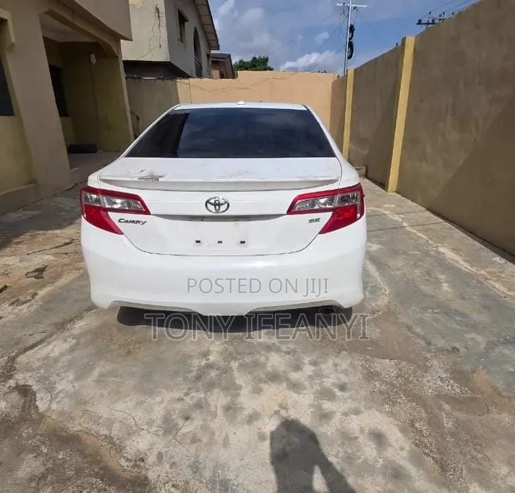 Toyota Camry SE 4dr Sedan (2.5L 4cyl 6A) 2012 White