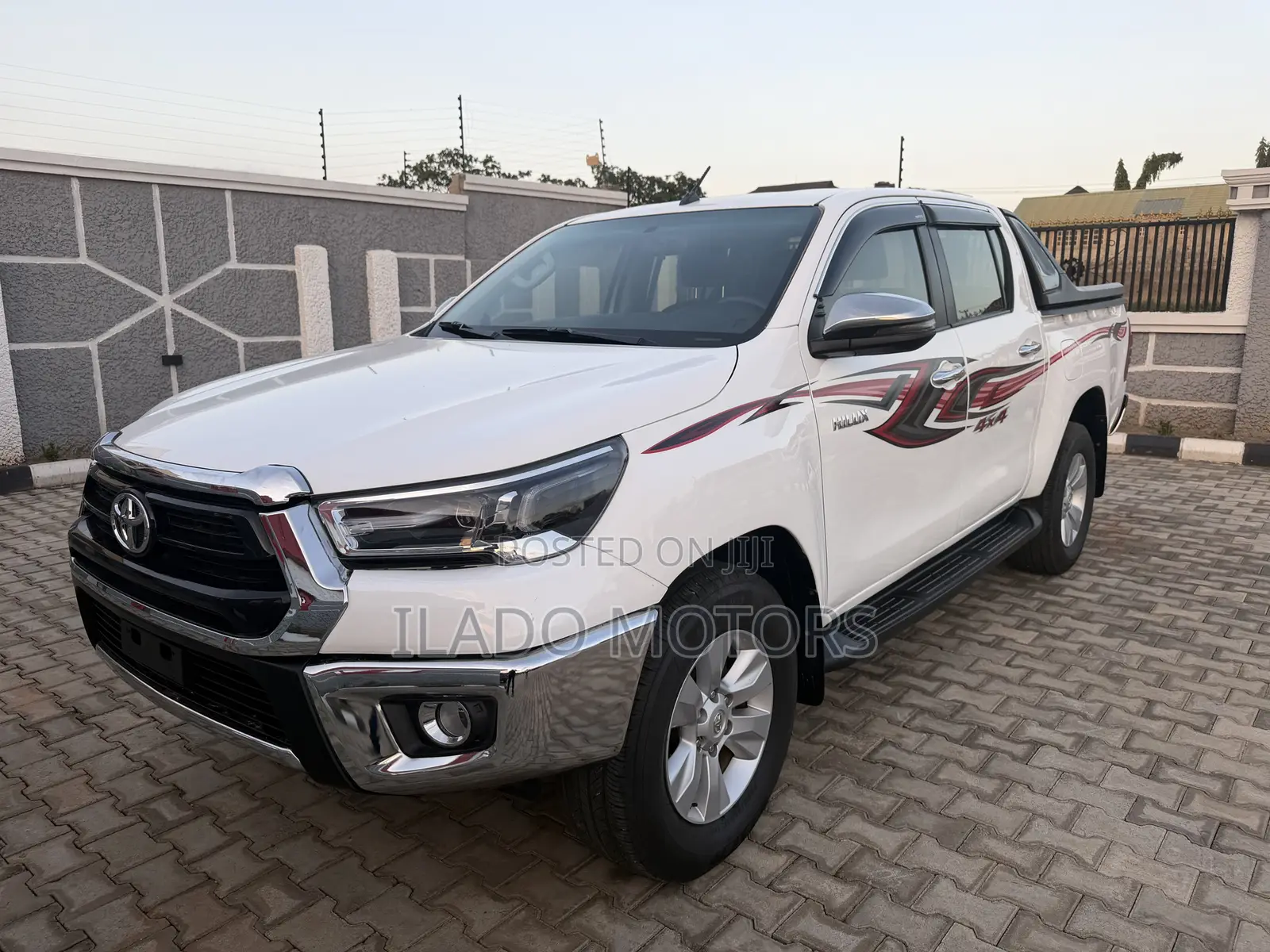 Toyota Hilux 2020 White