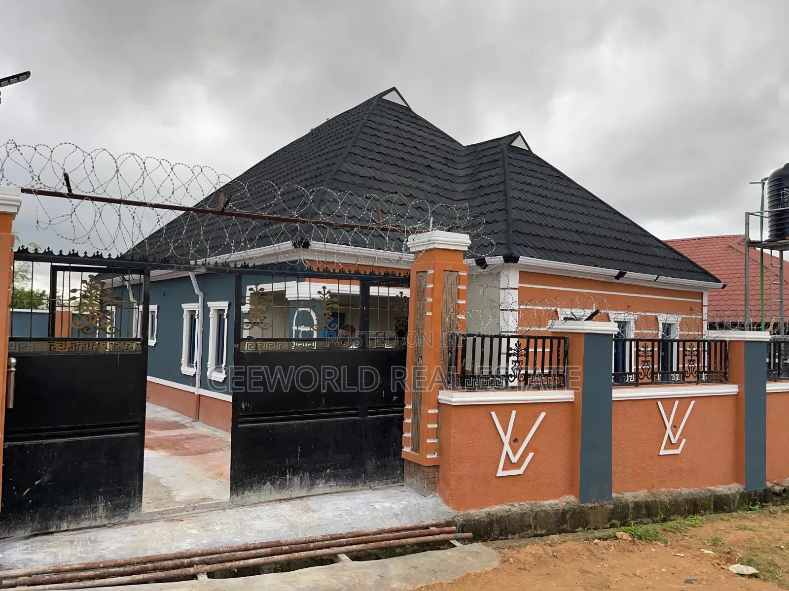 3bdrm Bungalow in Before Olakunle, Akala Express for sale