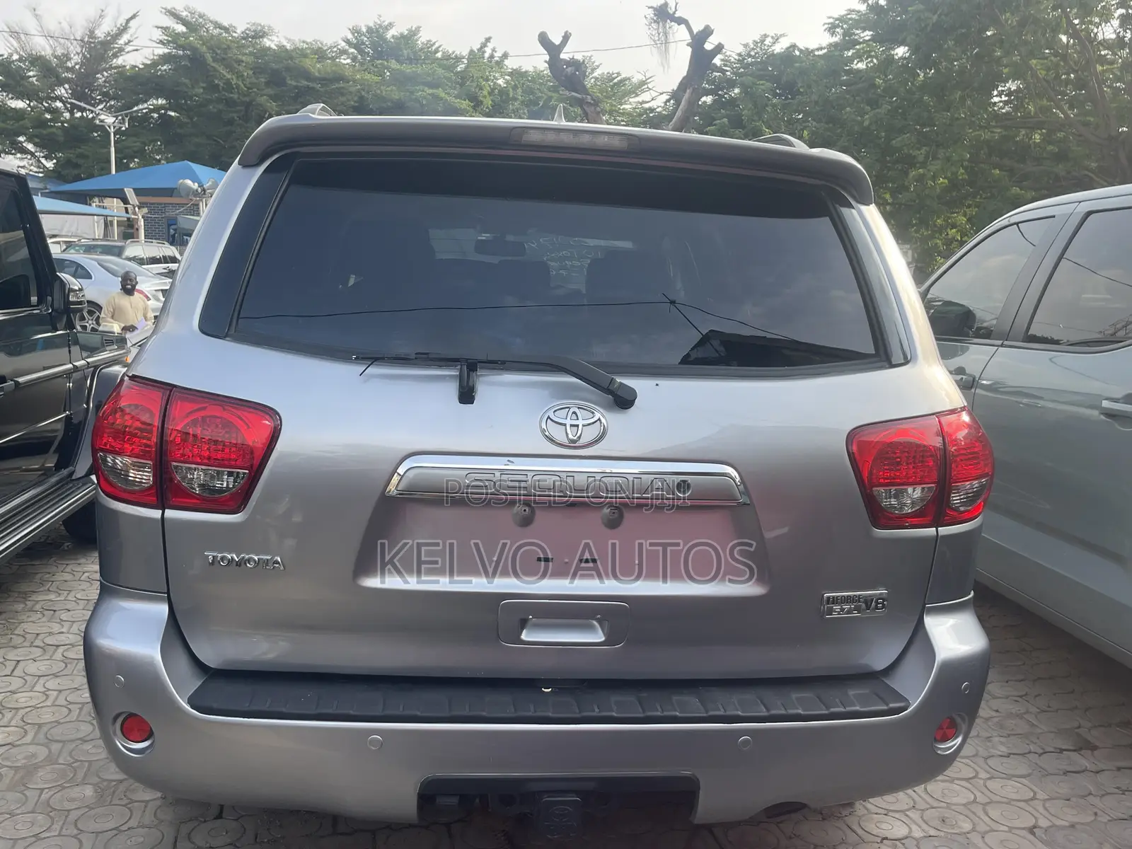 Toyota Sequoia 2010 Silver