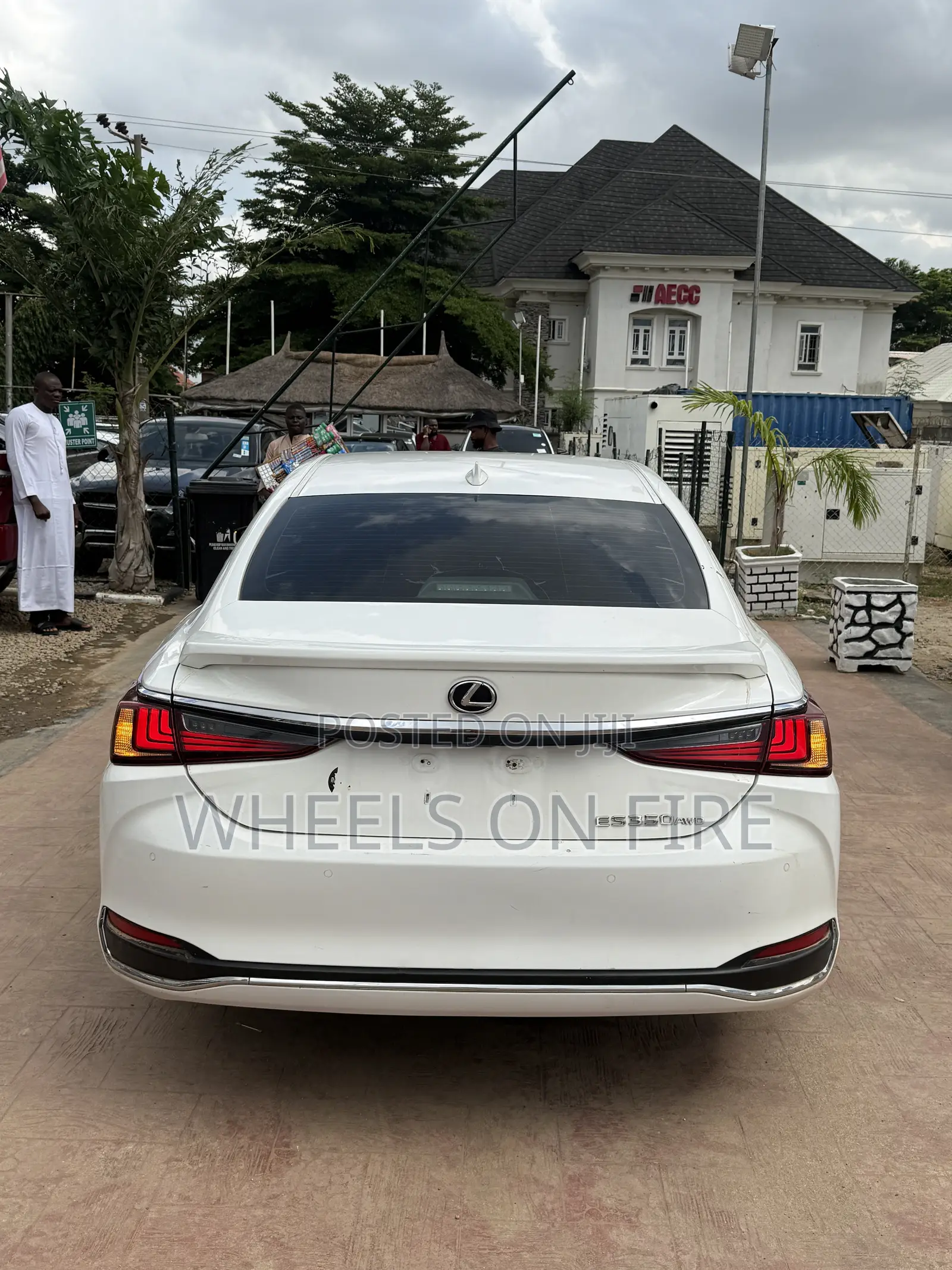 Lexus ES 350 Base 2021 White