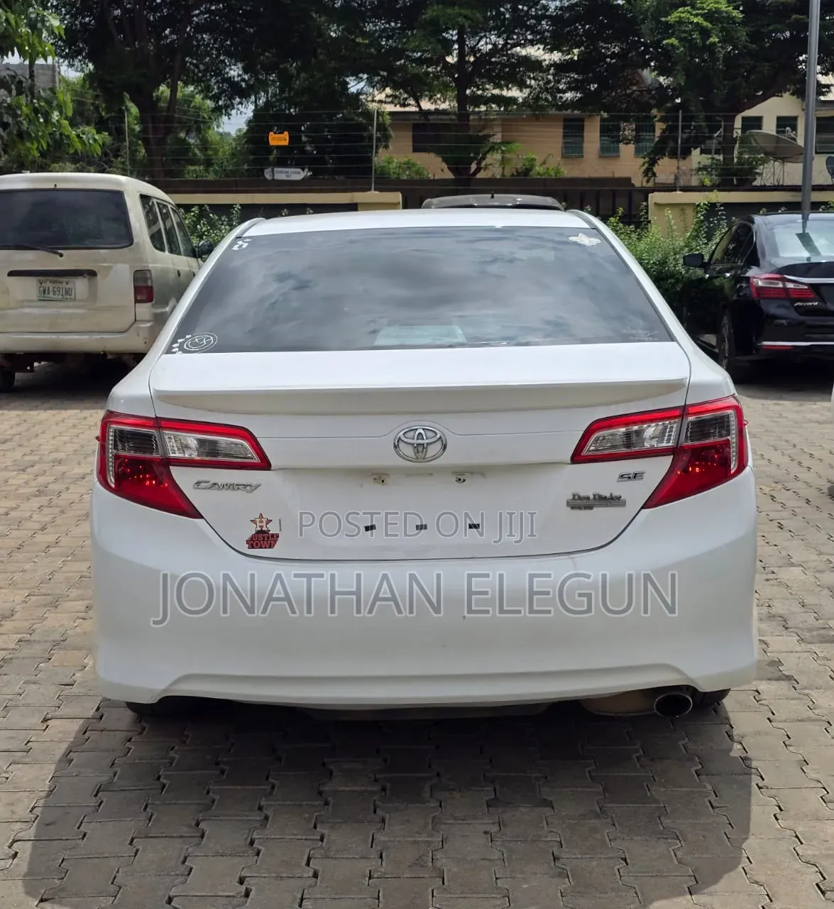Toyota Camry SE 4dr Sedan (2.5L 4cyl 6A) 2013 White