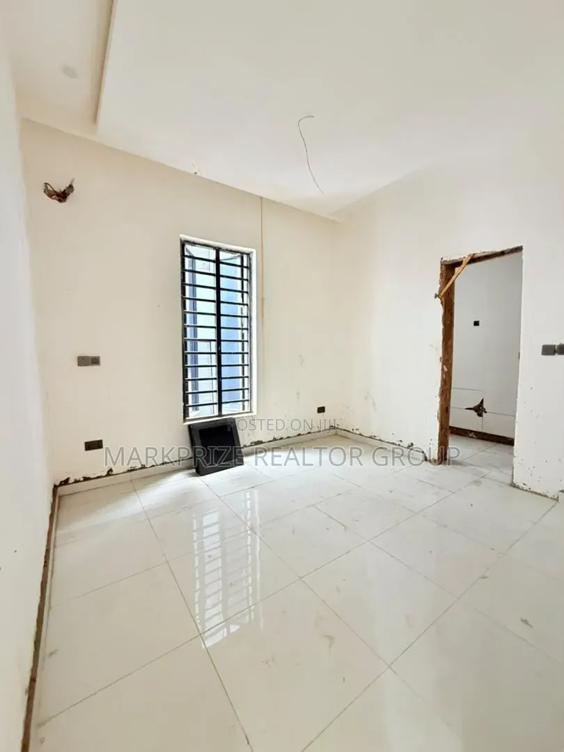 5bdrm Duplex in Ogudu Gra Phase 2 for sale