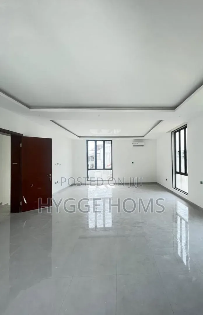 6bdrm Duplex in Banana Island Estste for sale