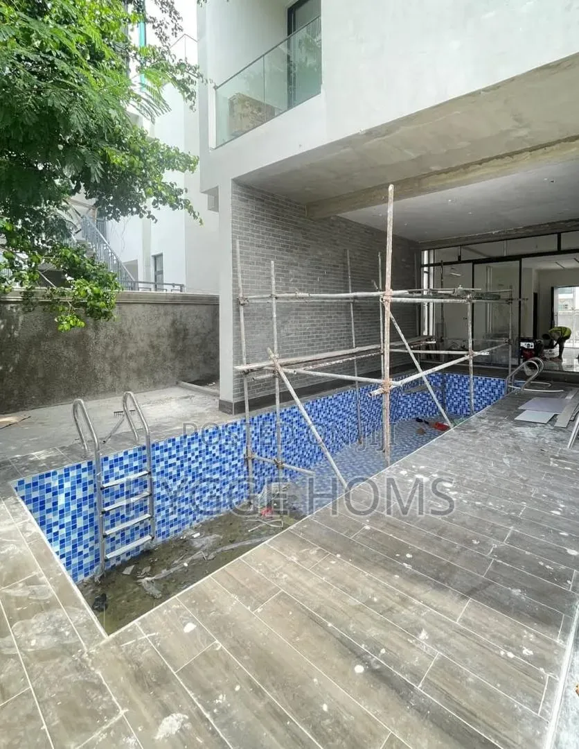 6bdrm Duplex in Banana Island Estste for sale