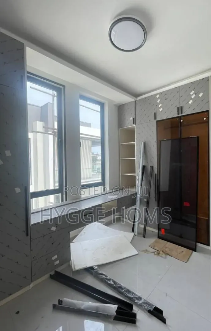 6bdrm Duplex in Banana Island Estste for sale