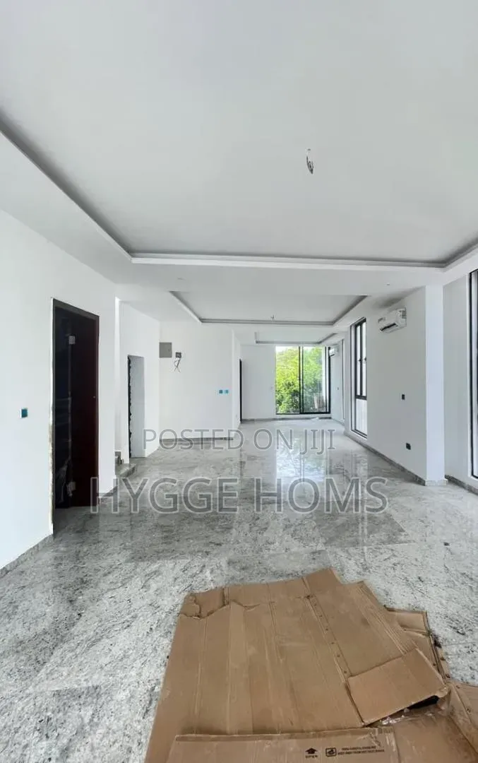 6bdrm Duplex in Banana Island Estste for sale