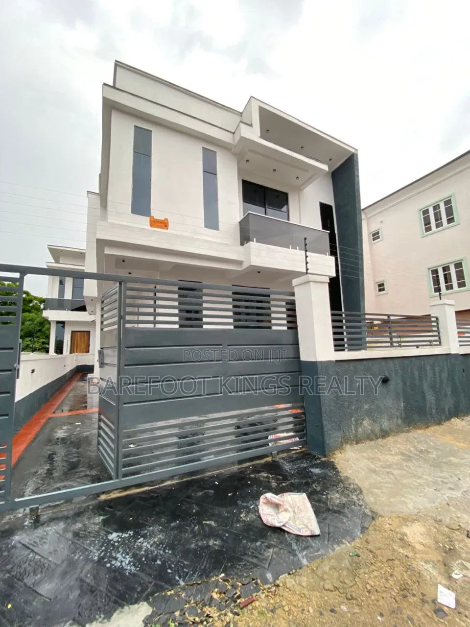 5bdrm Duplex in Sangotedo for sale