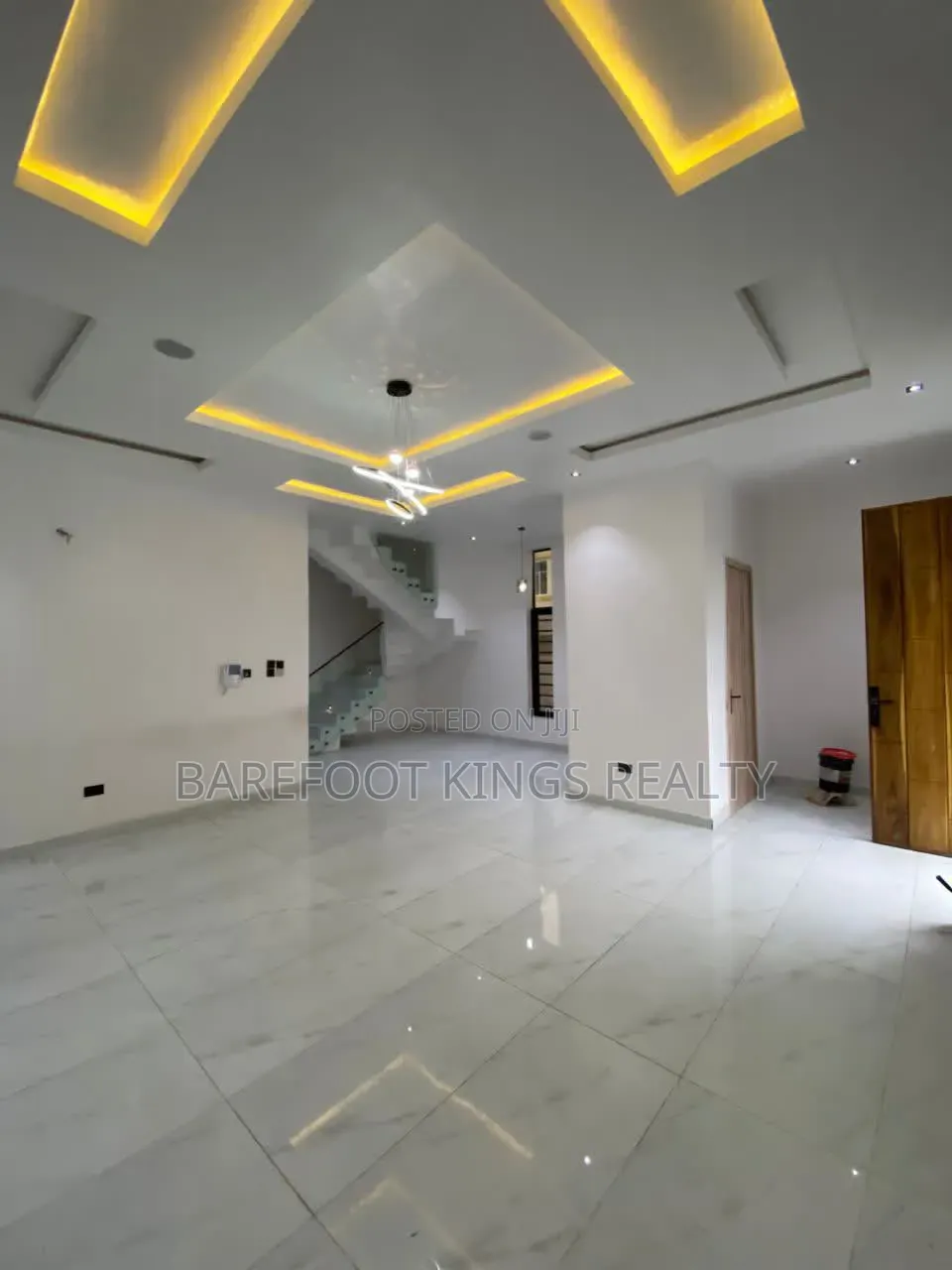 5bdrm Duplex in Sangotedo for sale