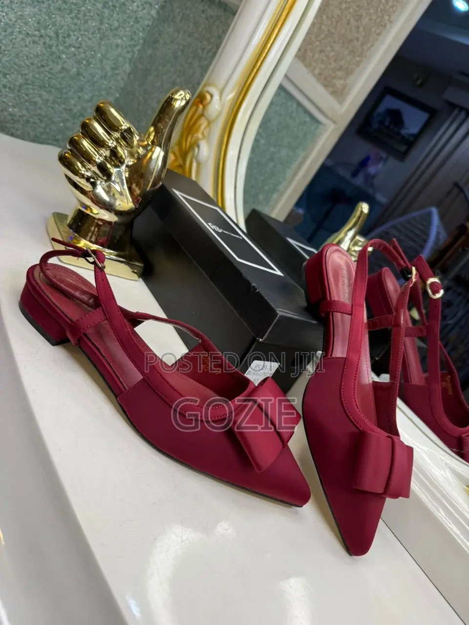 Gorgeous Plus Feet Flat Sandals