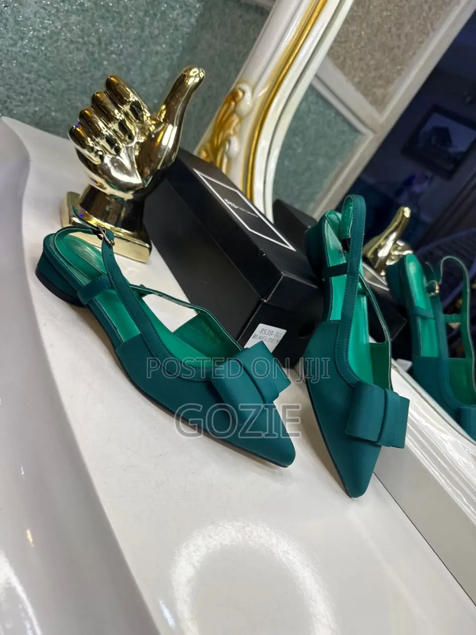 Gorgeous Plus Feet Flat Sandals