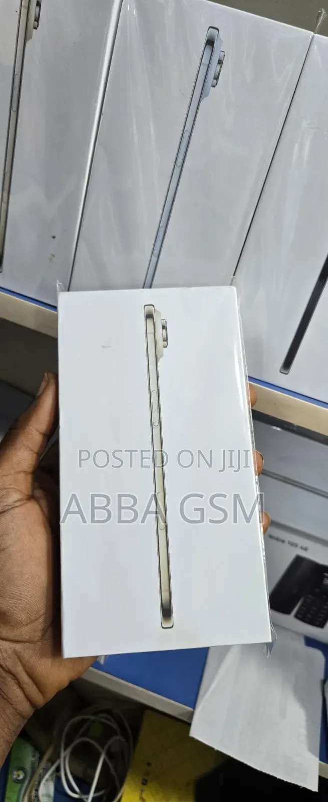 New Apple iPhone 17e 512 GB Gold